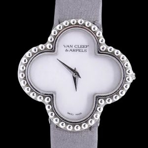 Van Cleef & Arpels Alhambra or blanc